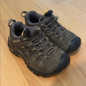 Keen boys hiking shoe
